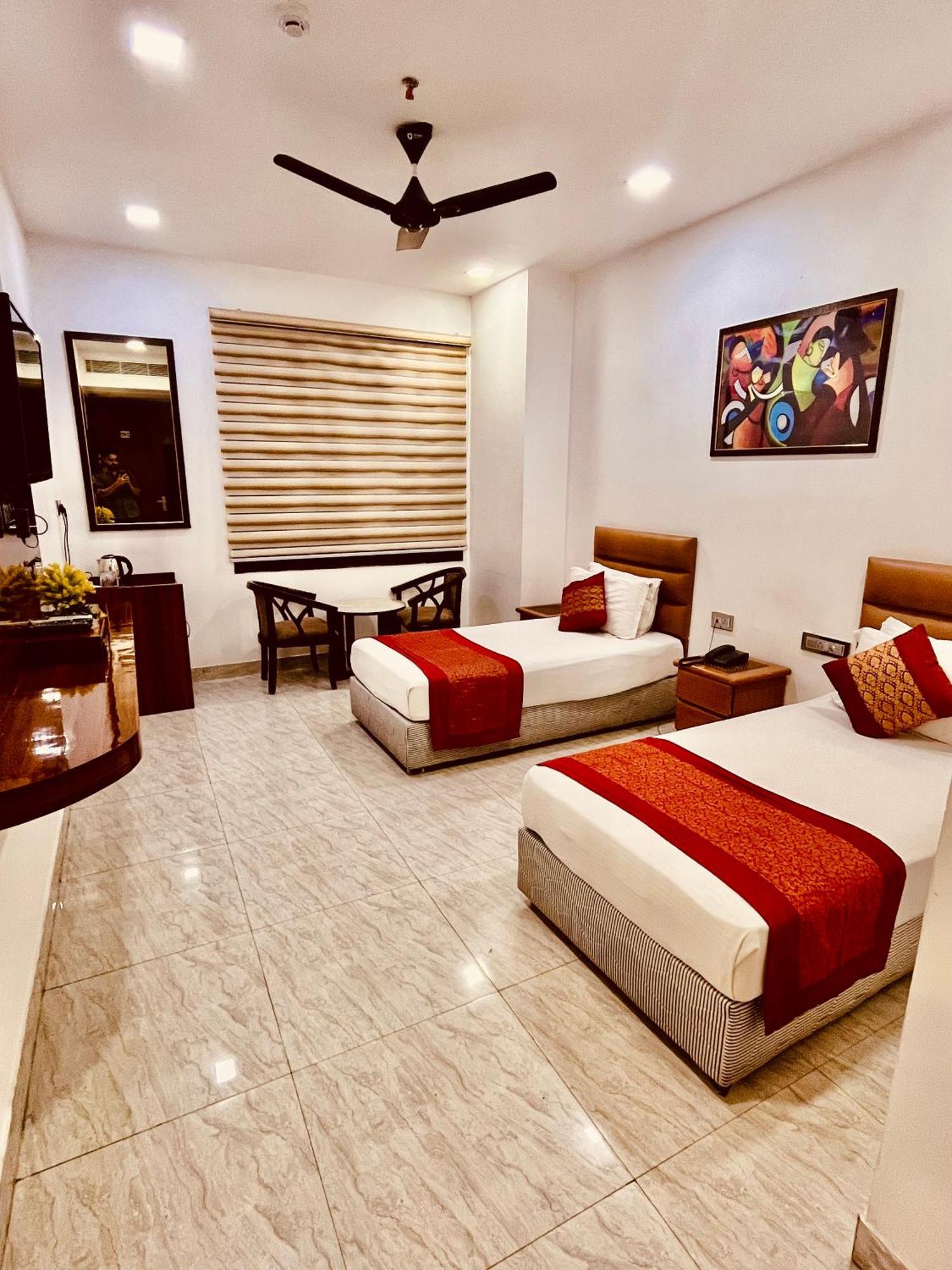 Amora Rooms Dwarka นิวเดลี ภายนอก รูปภาพ