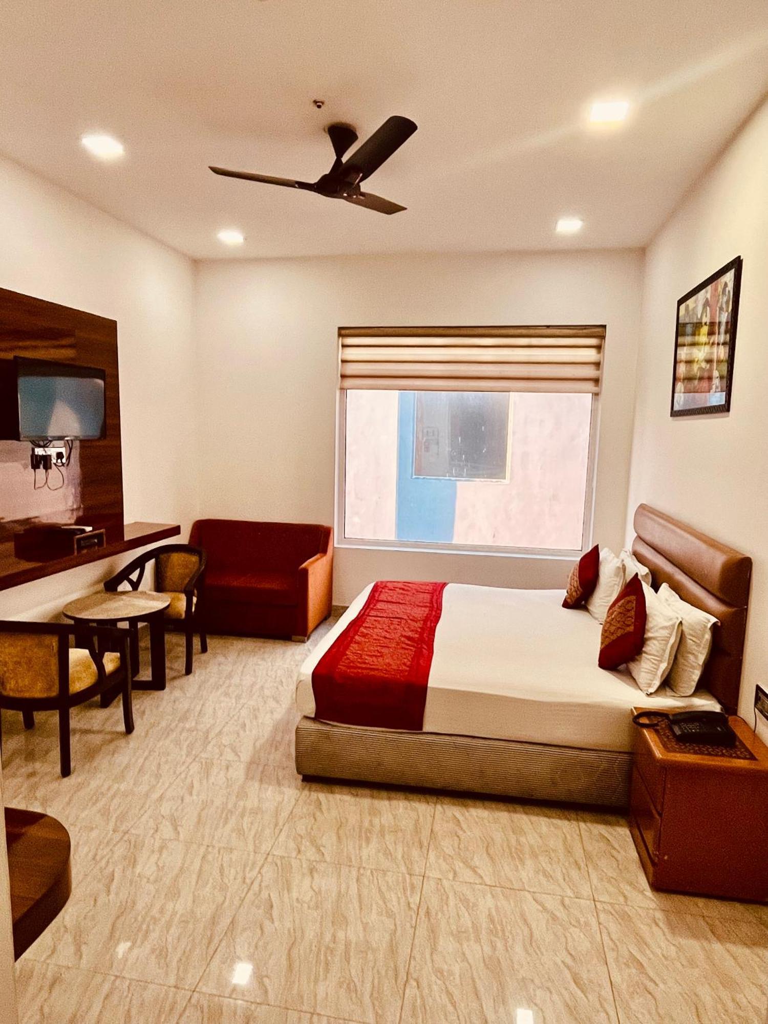 Amora Rooms Dwarka นิวเดลี ภายนอก รูปภาพ