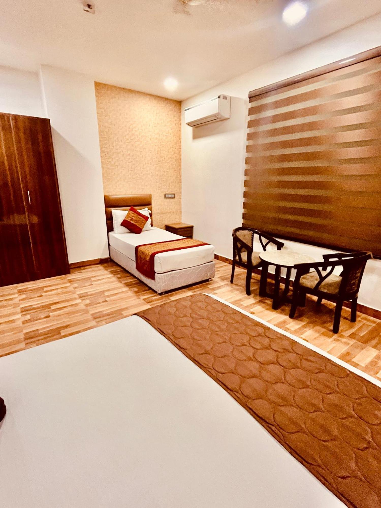 Amora Rooms Dwarka นิวเดลี ภายนอก รูปภาพ