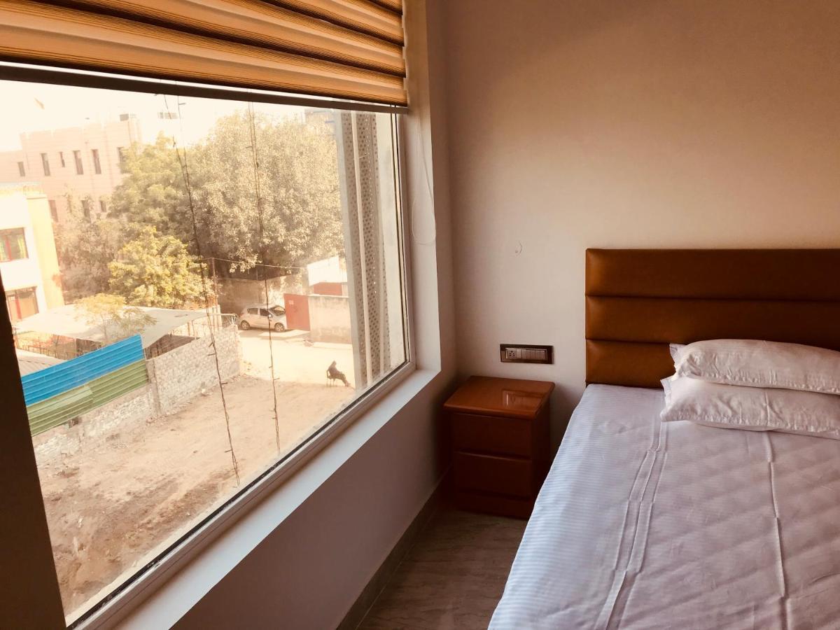 Amora Rooms Dwarka นิวเดลี ภายนอก รูปภาพ